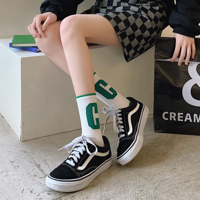 زجاجة مياه صغيرة وأنيقة على شكل دب باندا بني مع حزام