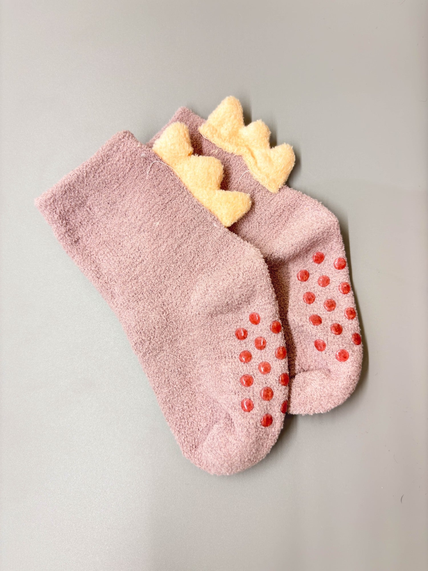 زجاجة مياه صغيرة وأنيقة على شكل دب باندا بني مع حزام