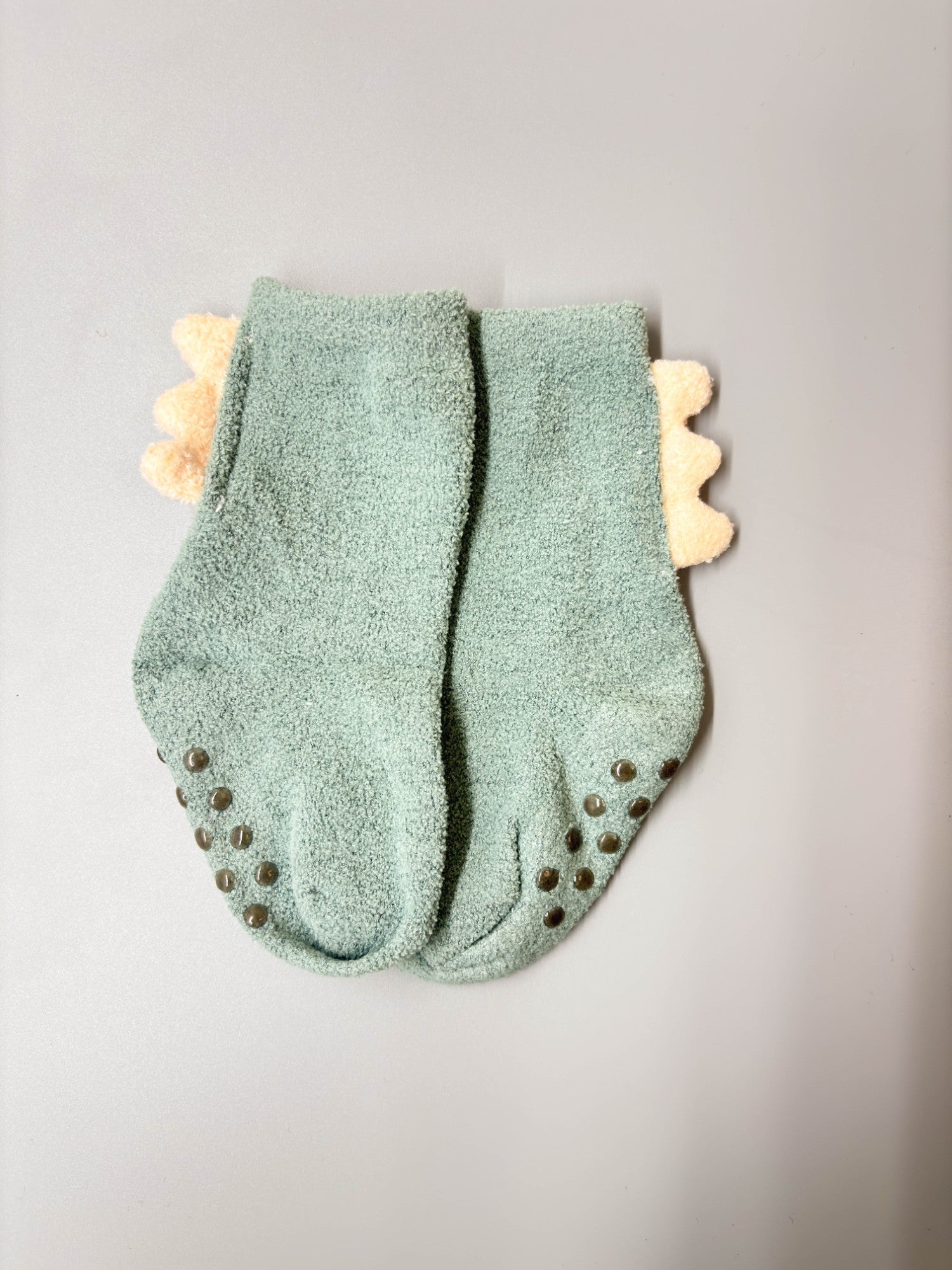 زجاجة مياه صغيرة وأنيقة على شكل دب باندا بني مع حزام