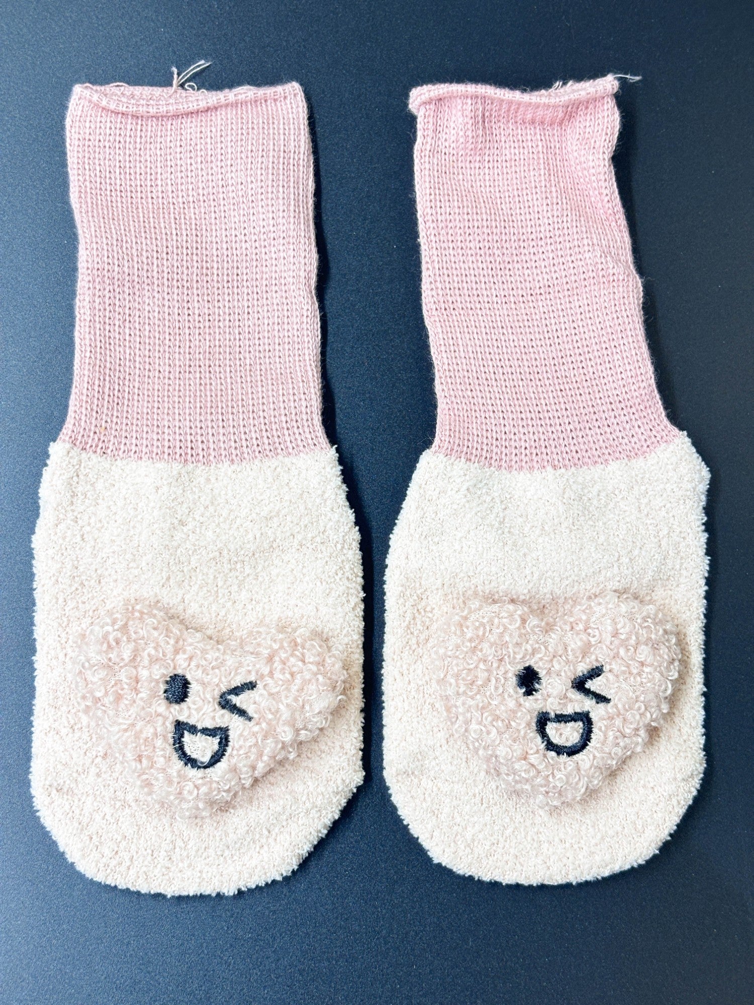 زجاجة مياه صغيرة وأنيقة على شكل دب باندا بني مع حزام