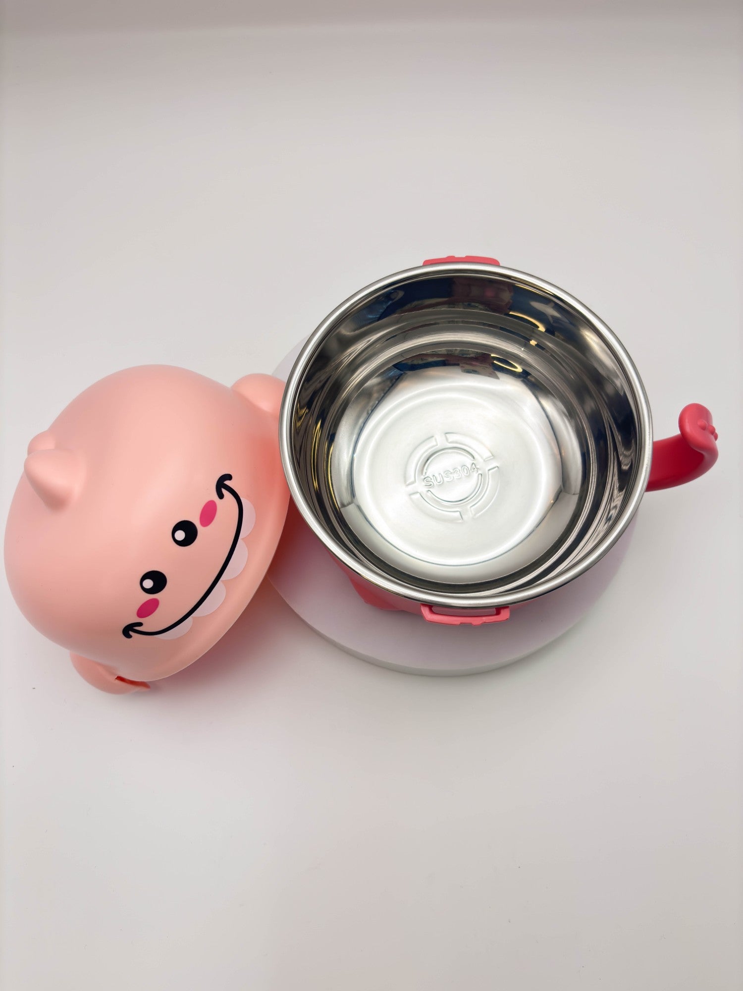 زجاجة مياه صغيرة وأنيقة على شكل دب باندا بني مع حزام