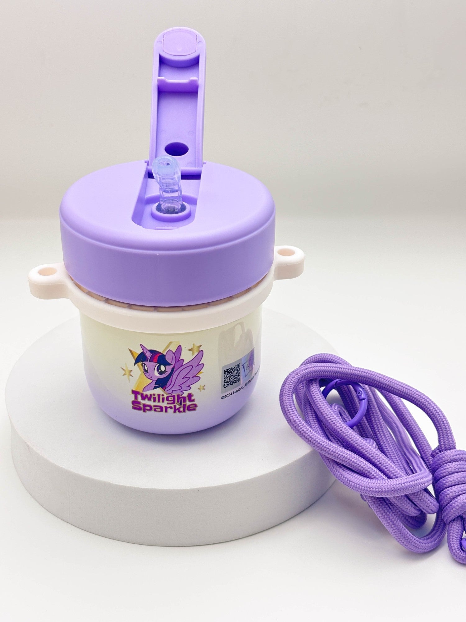 زجاجة مياه صغيرة وأنيقة على شكل دب باندا بني مع حزام