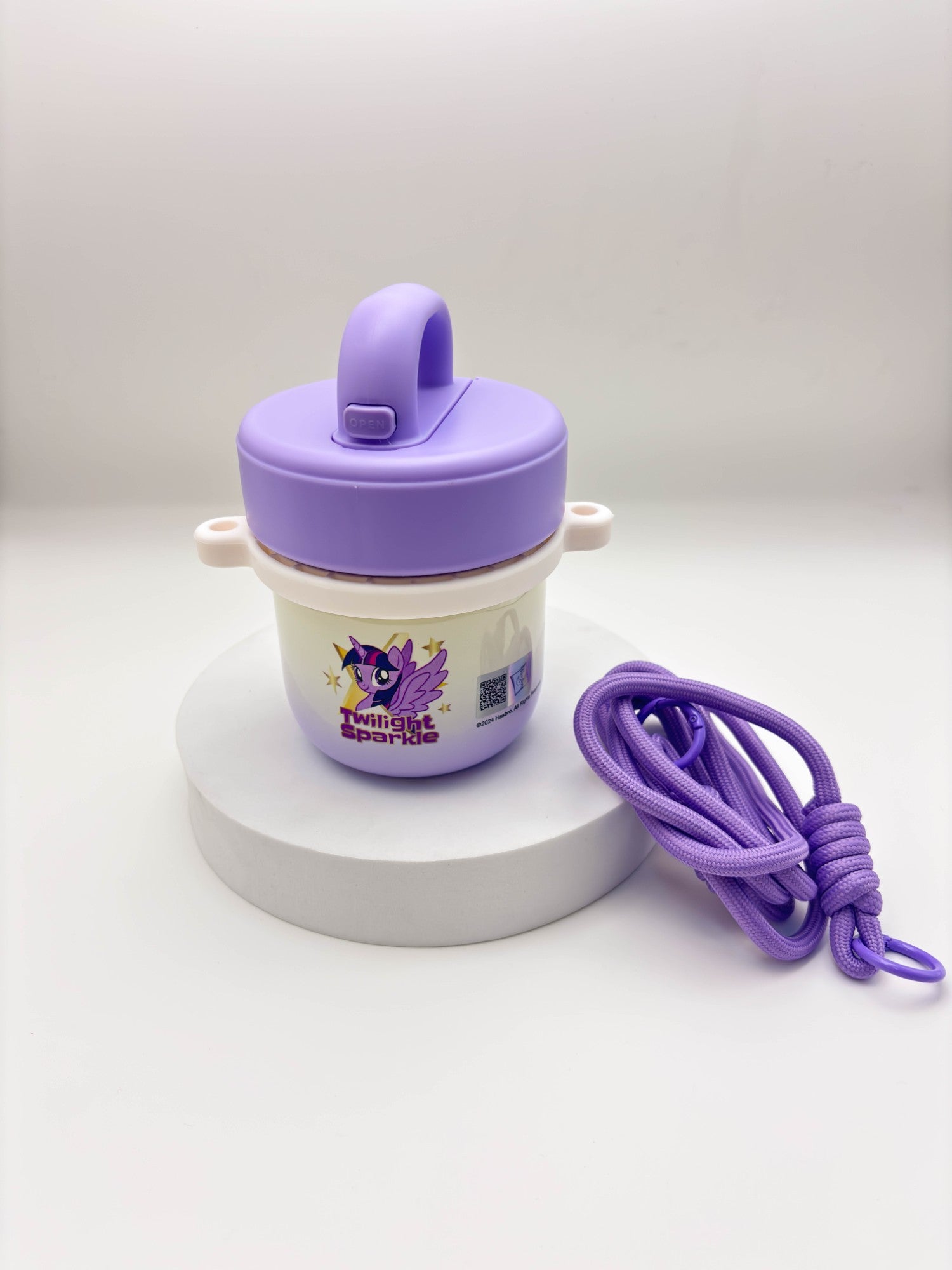 زجاجة مياه صغيرة وأنيقة على شكل دب باندا بني مع حزام