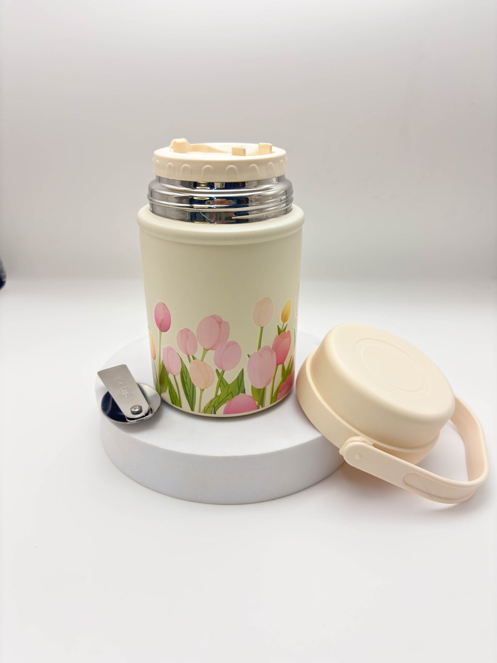 زجاجة مياه صغيرة وأنيقة على شكل دب باندا بني مع حزام