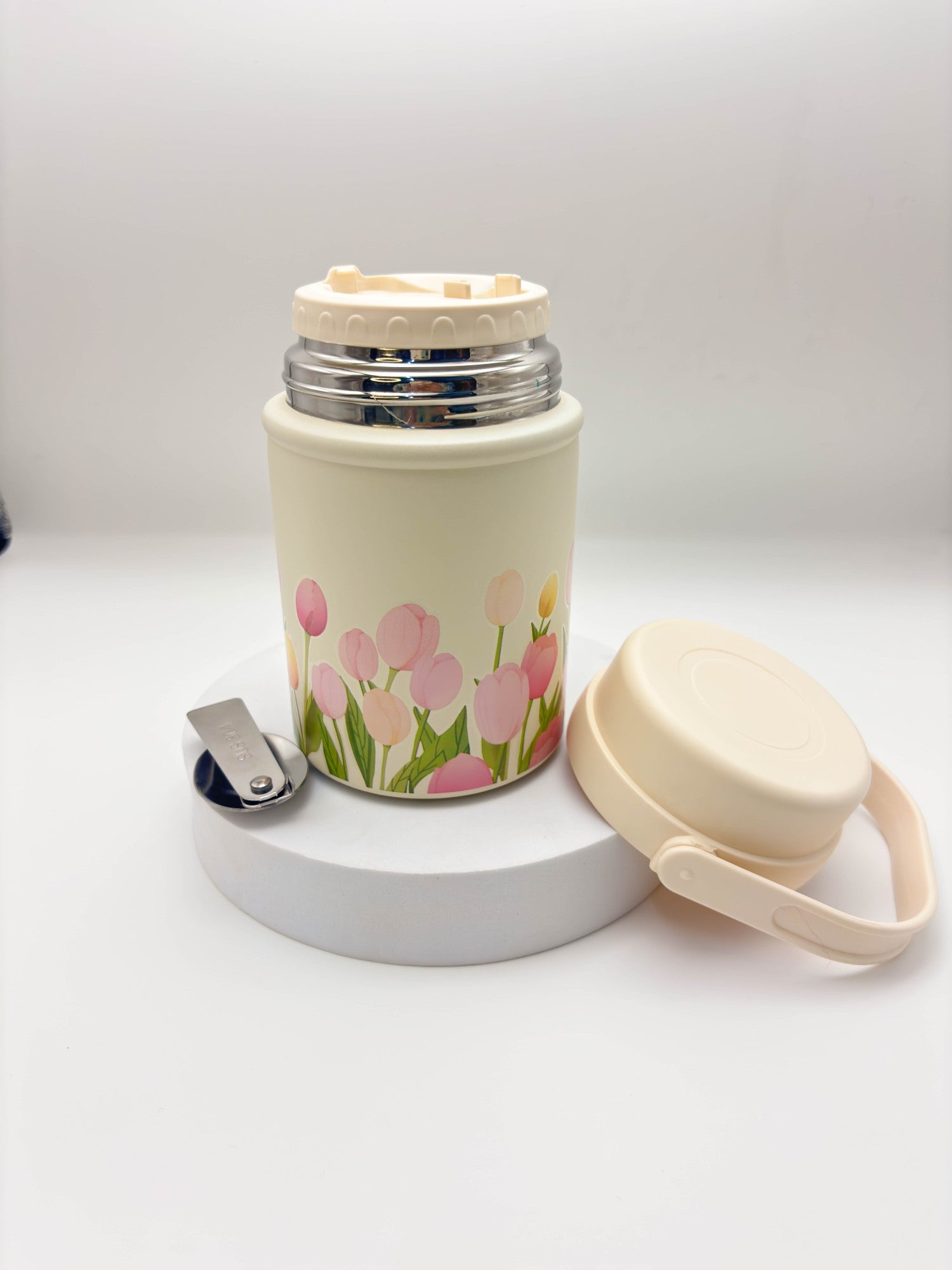 زجاجة مياه صغيرة وأنيقة على شكل دب باندا بني مع حزام