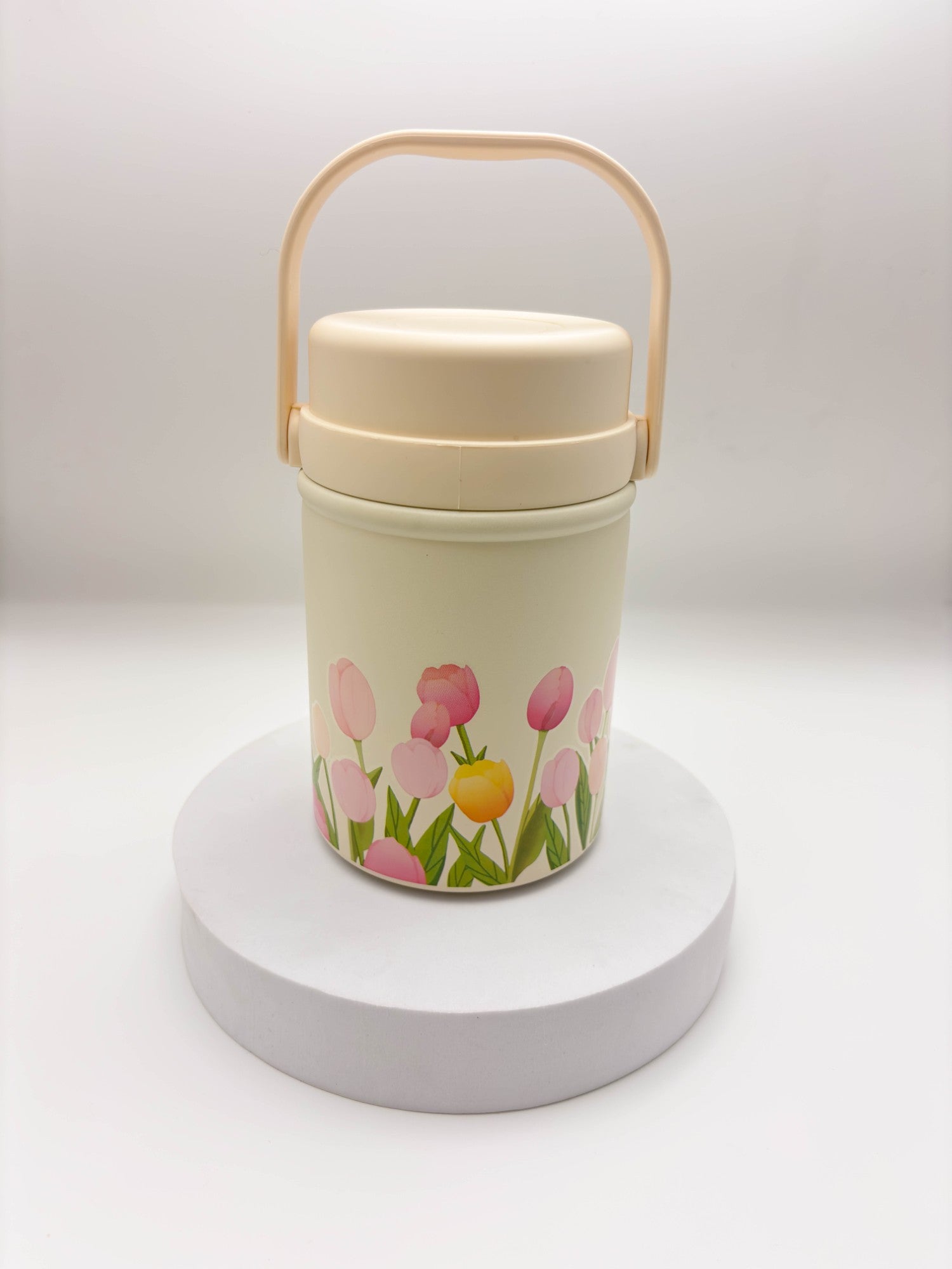 زجاجة مياه صغيرة وأنيقة على شكل دب باندا بني مع حزام