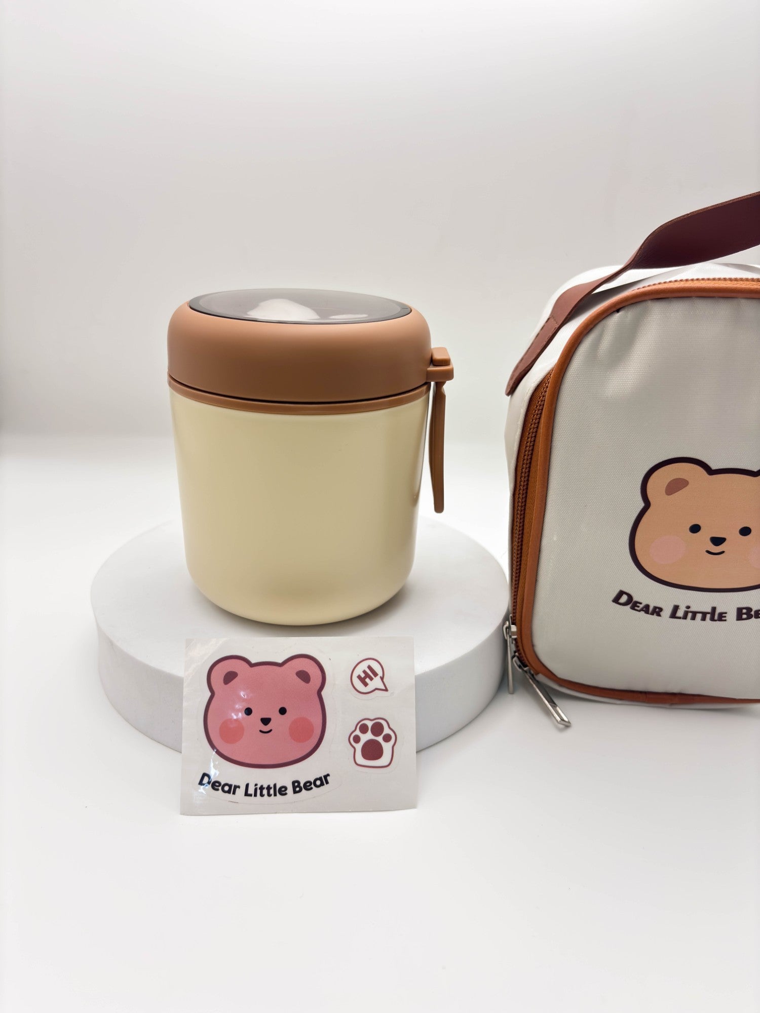 زجاجة مياه صغيرة وأنيقة على شكل دب باندا بني مع حزام