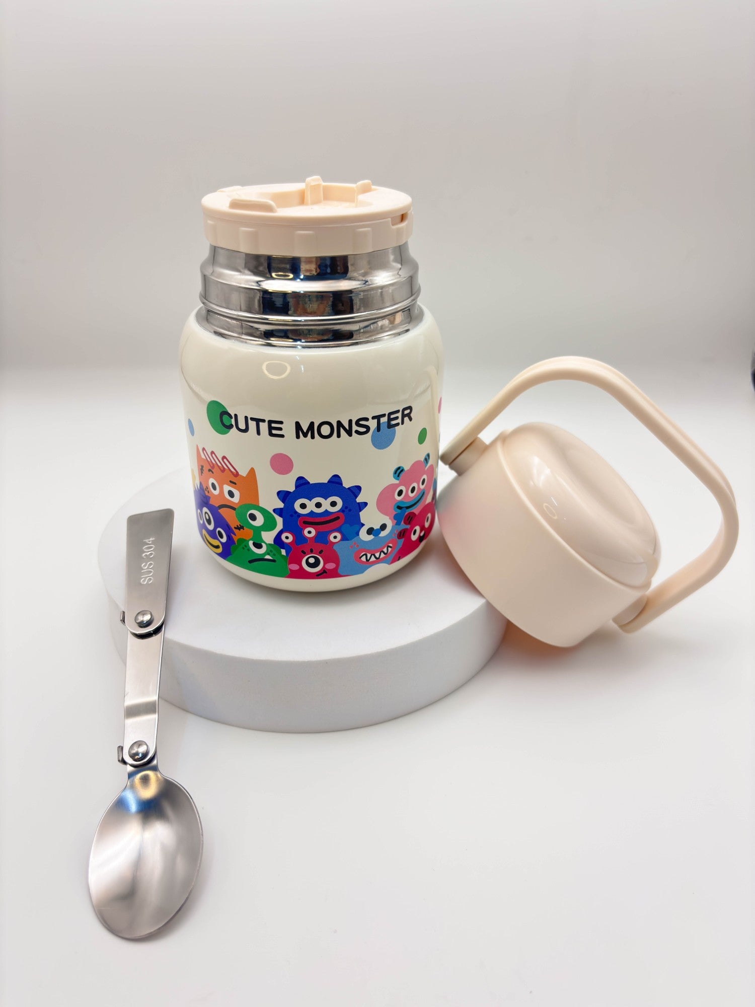 زجاجة مياه صغيرة وأنيقة على شكل دب باندا بني مع حزام