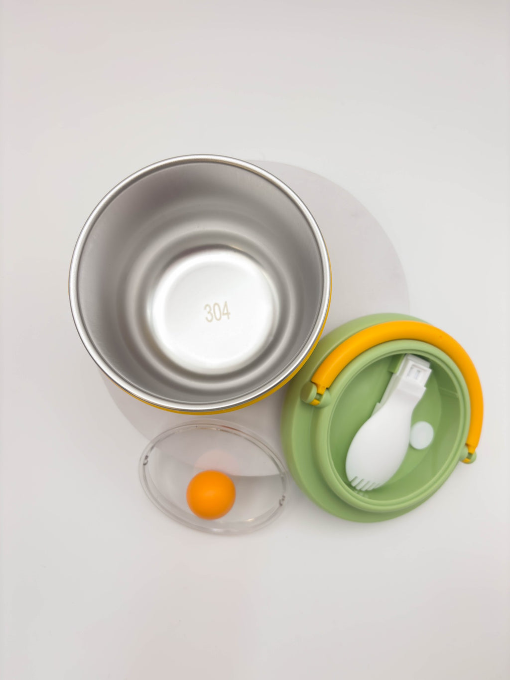 زجاجة مياه صغيرة وأنيقة على شكل دب باندا بني مع حزام