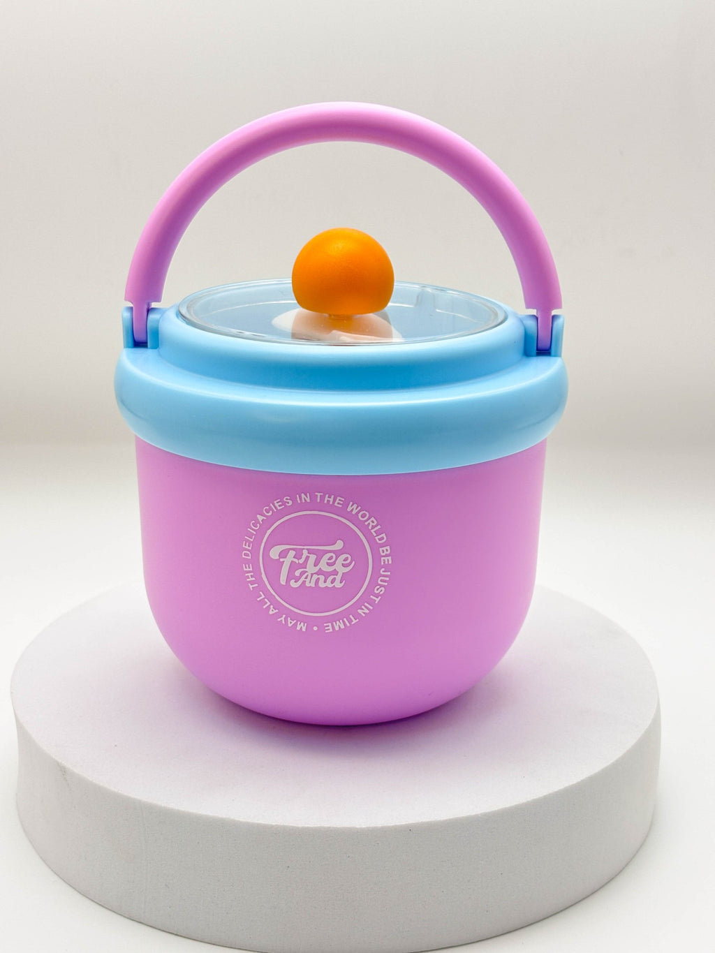 زجاجة مياه صغيرة وأنيقة على شكل دب باندا بني مع حزام