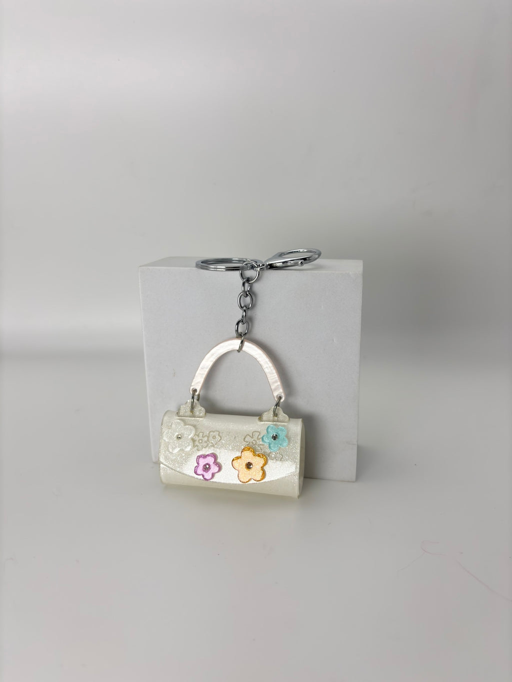 Cute Mini Flower Handbag Keychain – Aesthetic Gen-Z Bag Charm