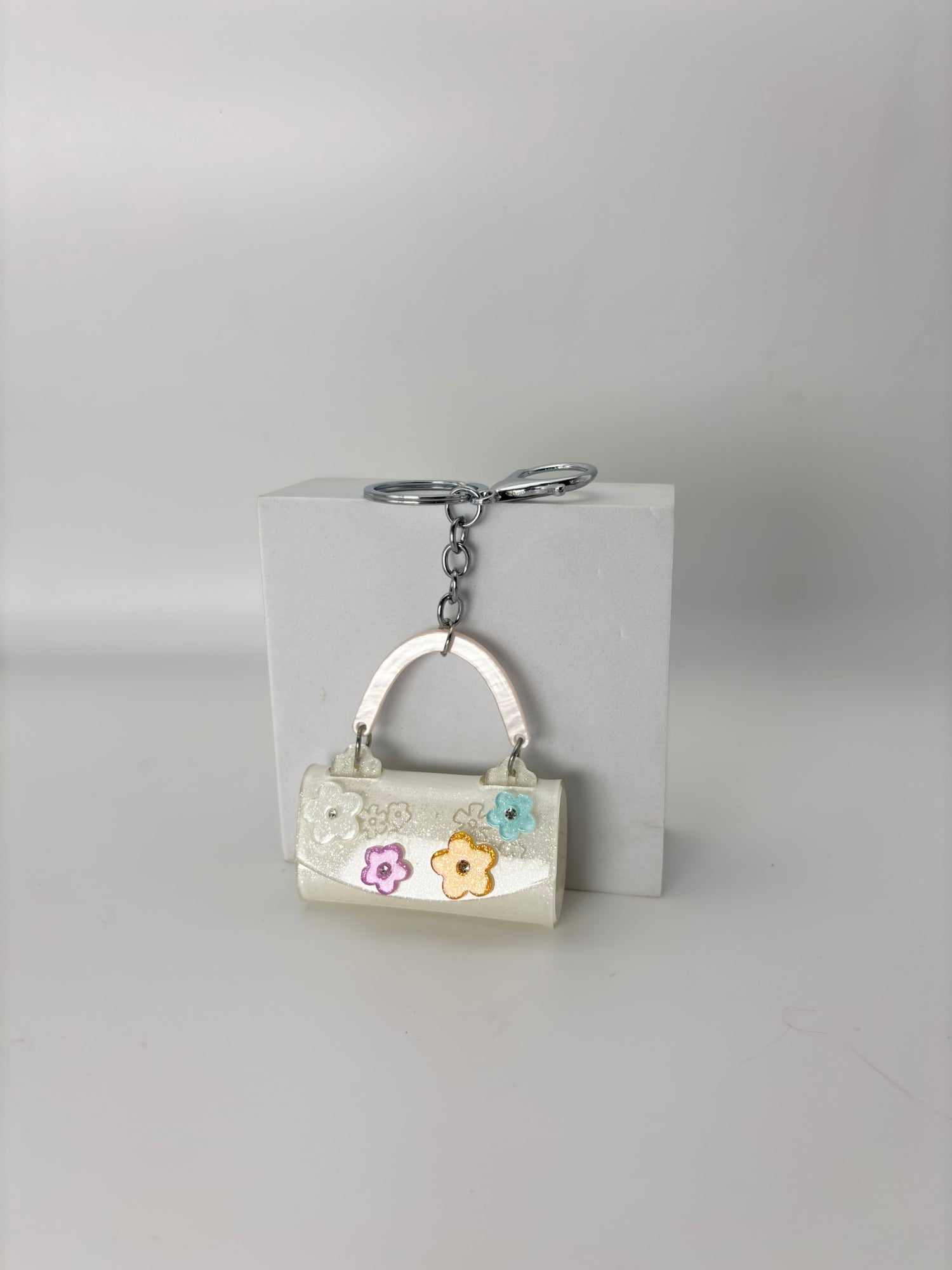 Cute Mini Flower Handbag Keychain – Aesthetic Gen-Z Bag Charm