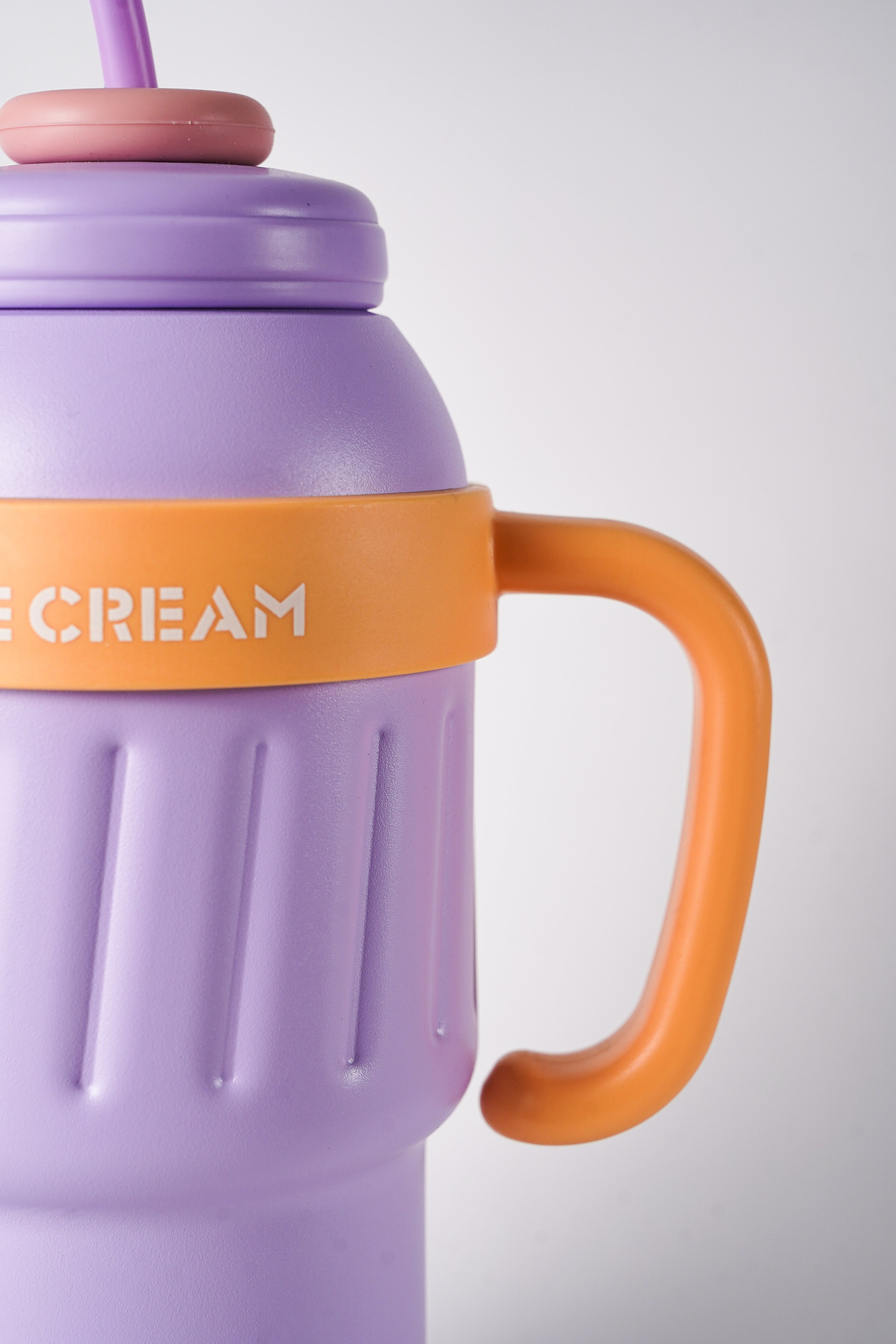 زجاجات آيس كريم صغيرة وأنيقة