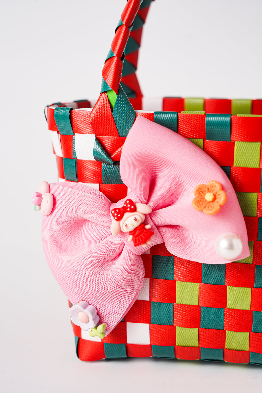 سلال قصب صغيرة وأنيقة