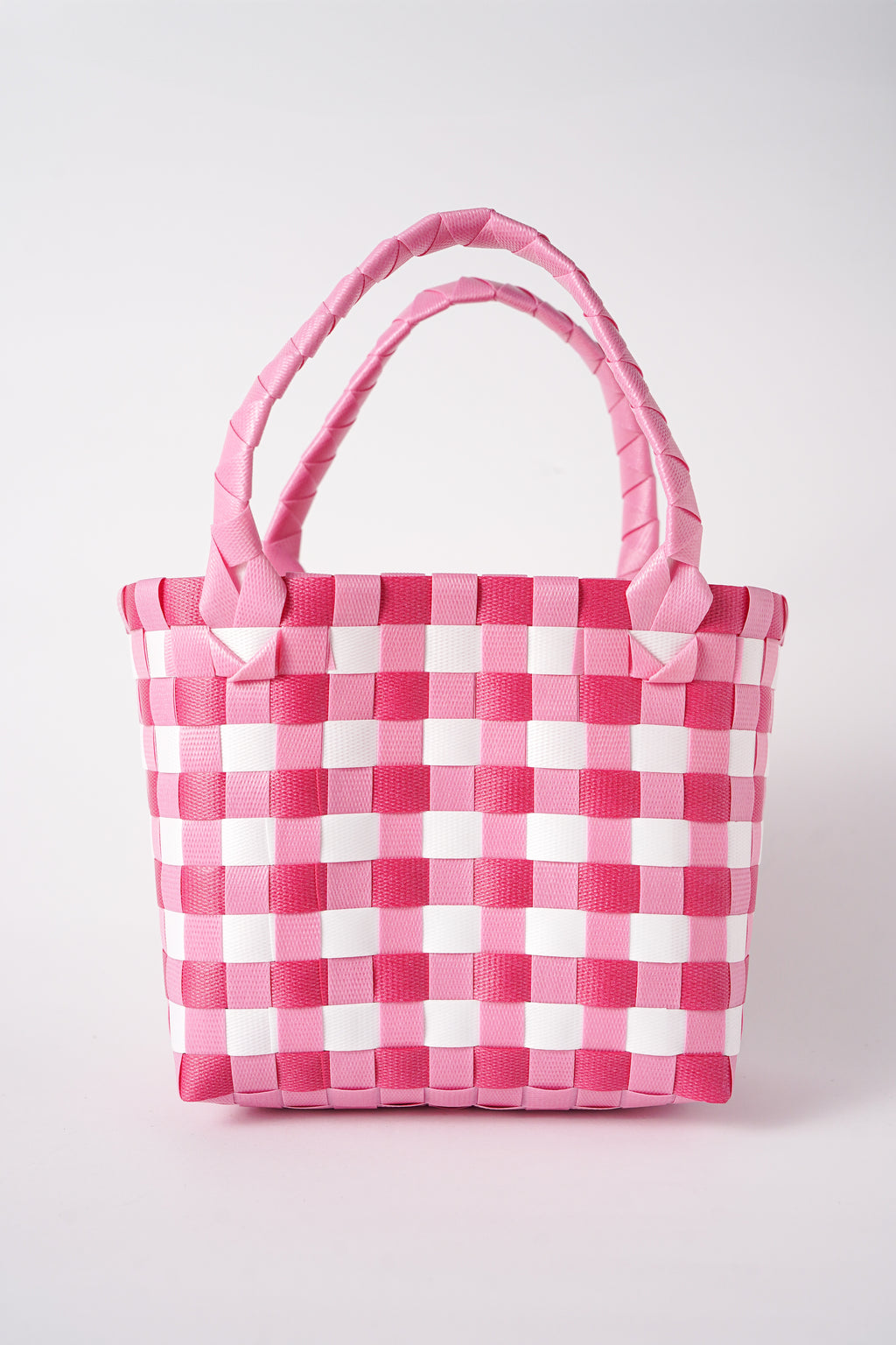 سلال قصب صغيرة وأنيقة