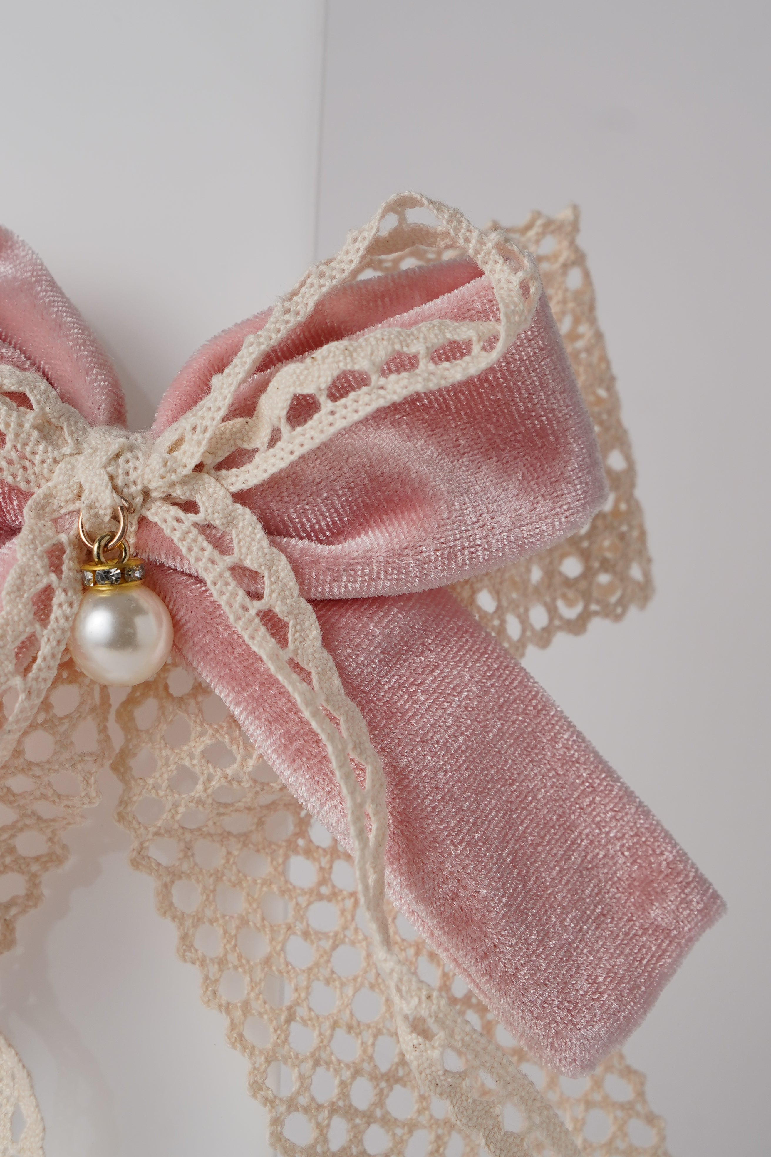 Velvet Alligator Clip with Lace Bow & Pearl Elegant Hair Accessory for Girls