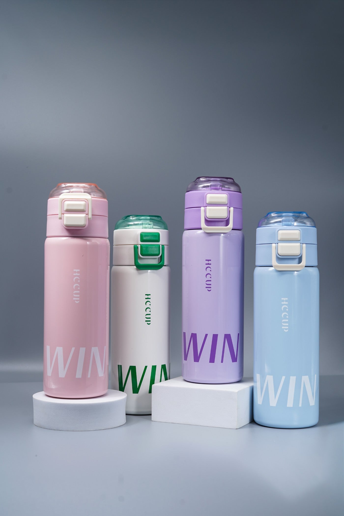 زجاجة مياه صغيرة وأنيقة على شكل دب باندا بني مع حزام