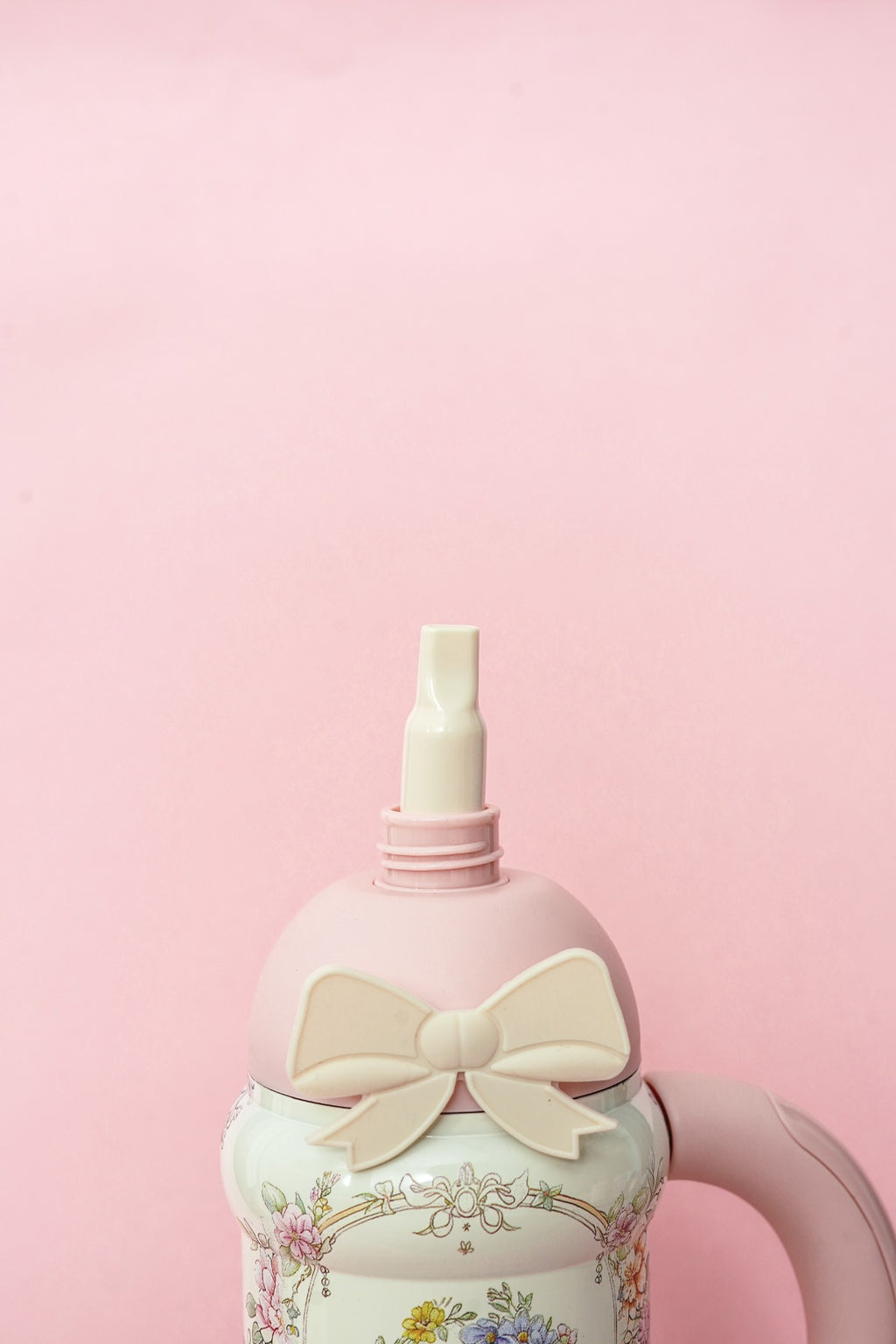 زجاجة مياه صغيرة وأنيقة على شكل دب باندا بني مع حزام