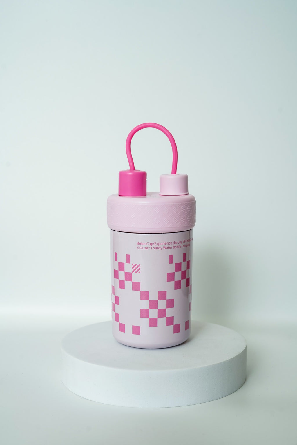 زجاجة مياه صغيرة وأنيقة على شكل دب باندا بني مع حزام