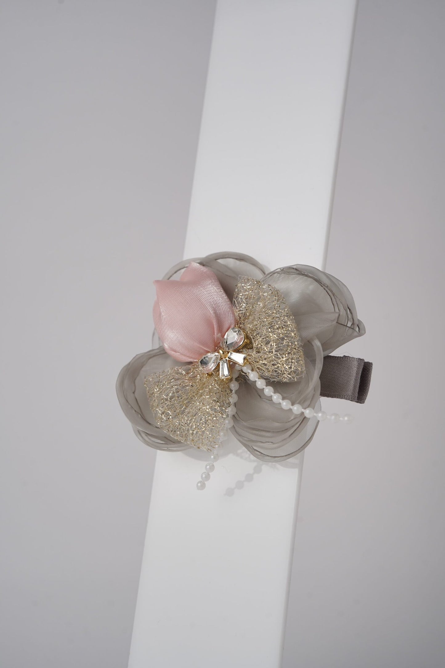 Floral Hairclip with Pearl & Crystal Embellishments Elegant Party Hair Accessory for Girls